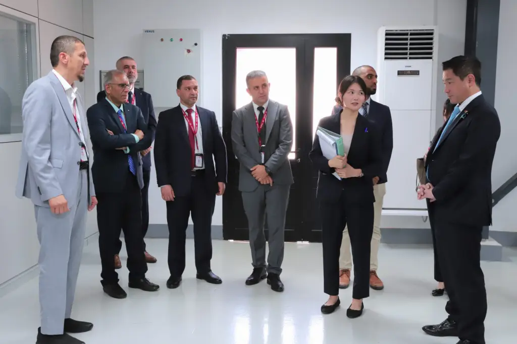وفد من وزارة الخارجية اليابانية يزور المقر الرئيسي لشركة تويوتا ليبيا في مصراتة 22 07 IMG 8820 1